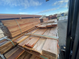 Ca. 35x Douglas blokhutprofiel, 28x190mm, lengte 13/300cm, 22/500cm